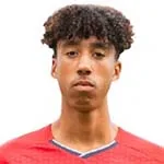 Leny Yoro, jugador de Manchester United FC